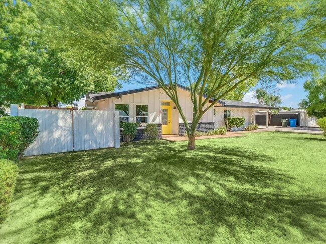 Building Photo - 1310 W Palmaire Ave