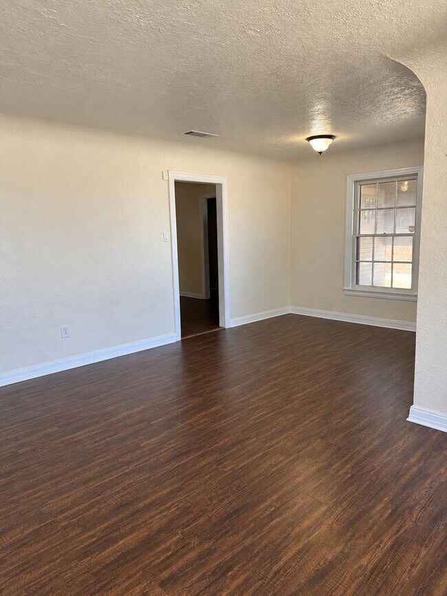 Building Photo - 311 Casa Grande Dr