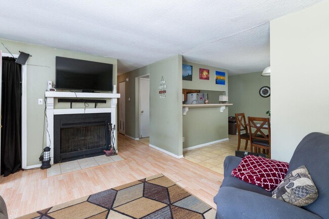 Building Photo - 2501 Grandview Cir