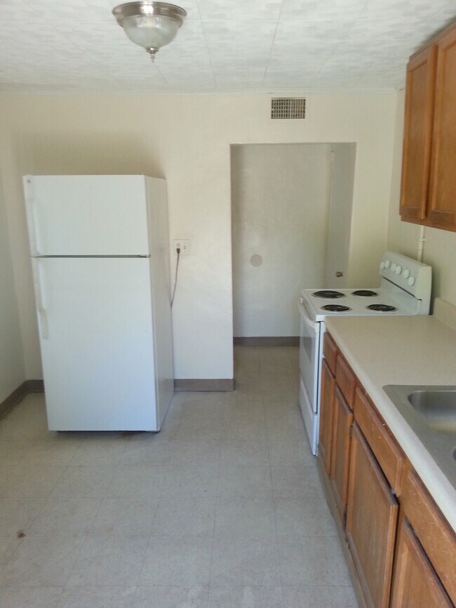 Foto del edificio - 3BR/1BA Duplex Near Lake Parker, Large Sha...