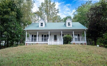 Building Photo - 611 Couch Rd