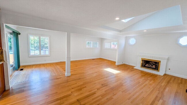 Building Photo - Beautifully Updated Pleasanton Four Bedroom Retreat w/ Vaulted Ceilings & Custom Details