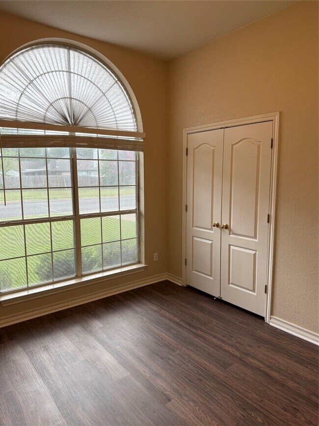 Foto del edificio - 2608 Bluebonnet Valley Dr