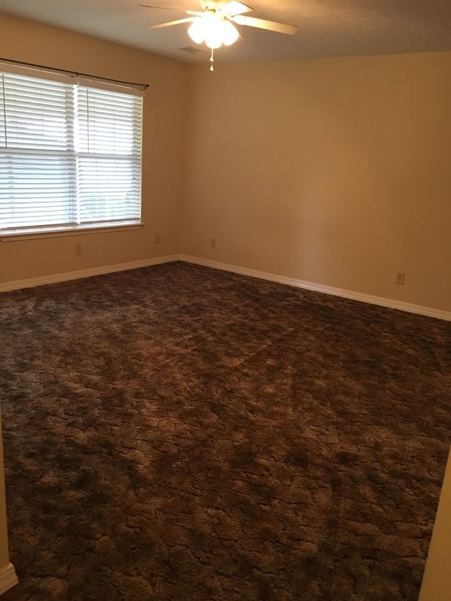 Living room - 1183 Sanders Rd