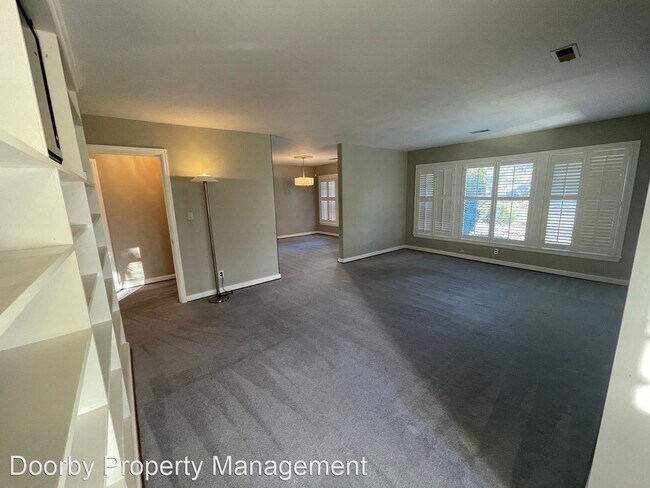 Foto del edificio - 3 br, 1.5 bath House - 2611 E 4th St.