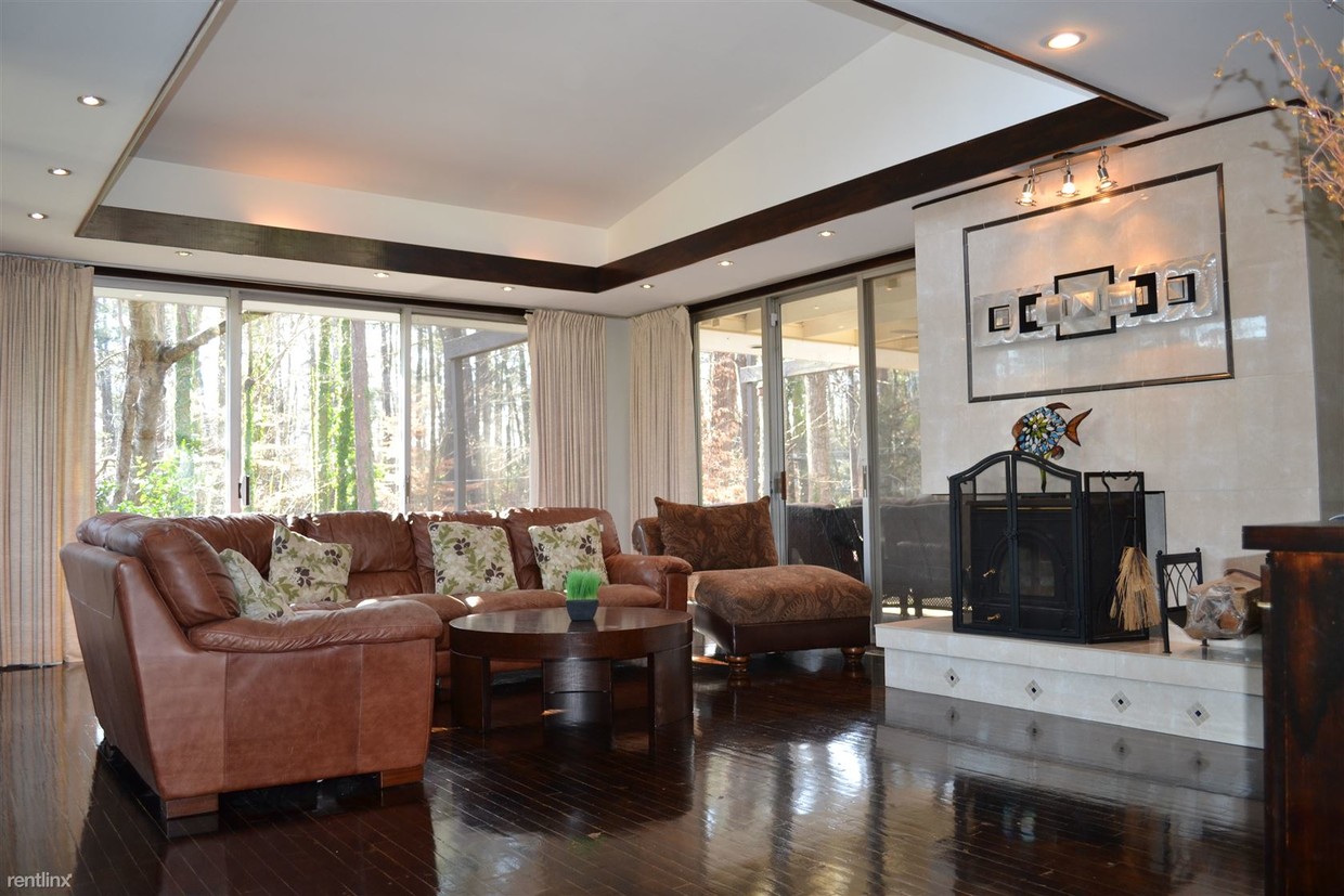 Foto principal - 5 br, 2.5 bath House - 505 Morgan Creek Road