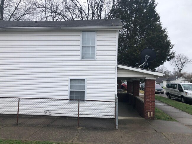 Building Photo - 1706 See Ave