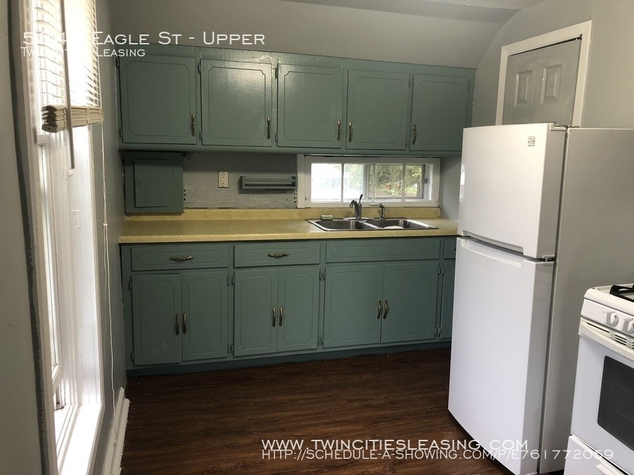 Primary Photo - Freshly painted 2 bedroom upper level duplex