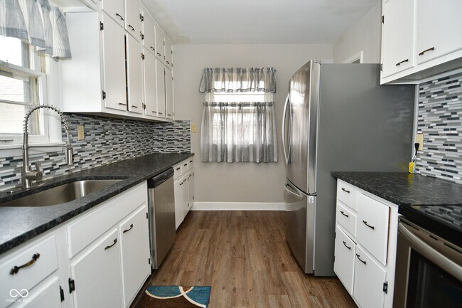 Foto del edificio - 1075 E Main St