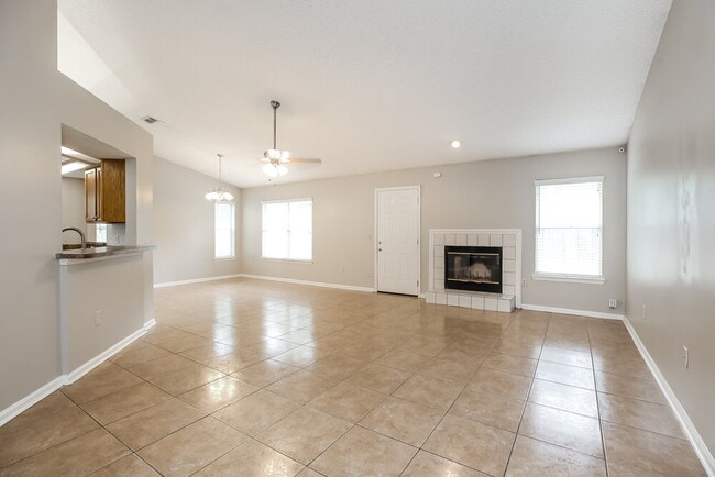 Building Photo - 3379 Deerfield Pointe Dr