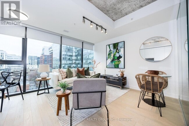Photo du bâtiment - 625-629-629 King St W
