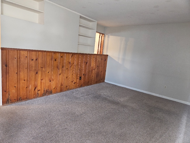 Building Photo - 906 Las Vegas Dr