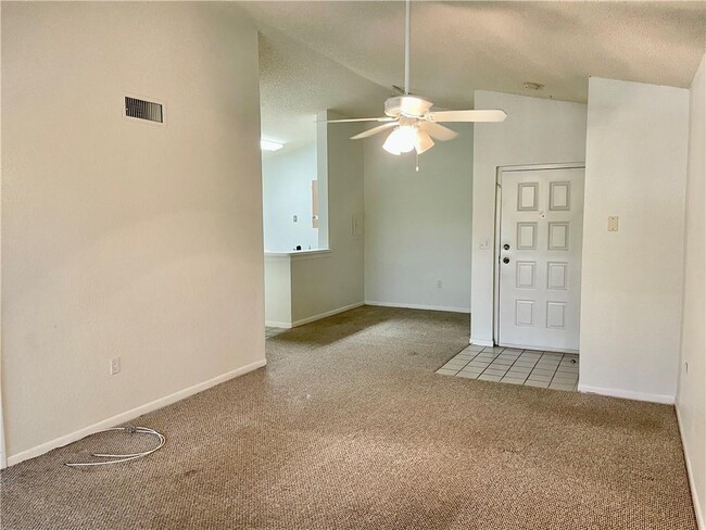 Foto del edificio - 2820 N Oakland Forest Dr