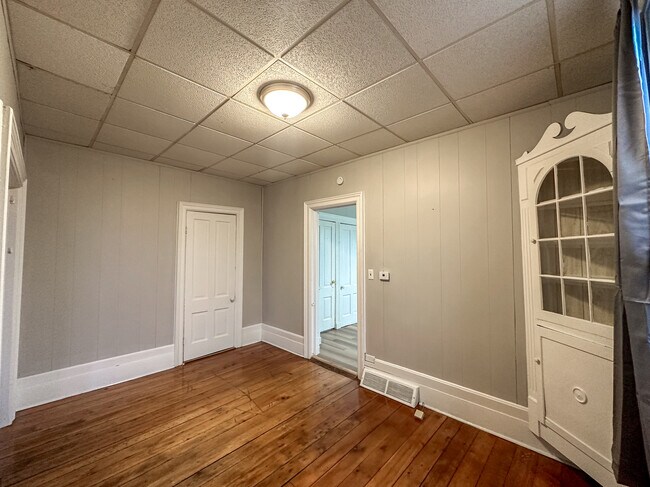 Building Photo - 508 Division St