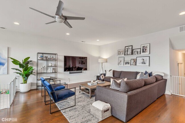 Foto del edificio - 1617 W Grand Ave