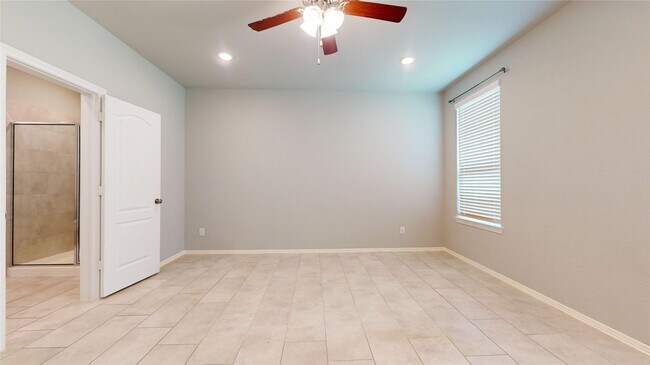 Foto del edificio - 24702 Crimson Pine Dr