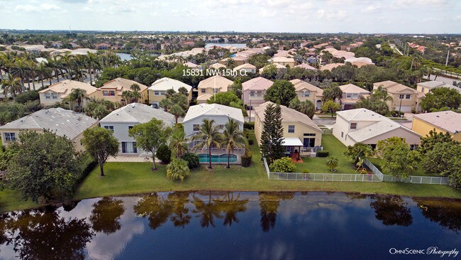 Foto del edificio - 15831 NW 15th Ct