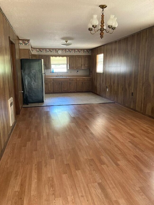 Building Photo - 915 23rd Street Units A and B