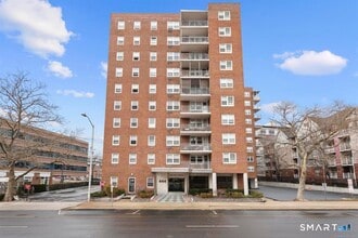 Building Photo - 444 Bedford St