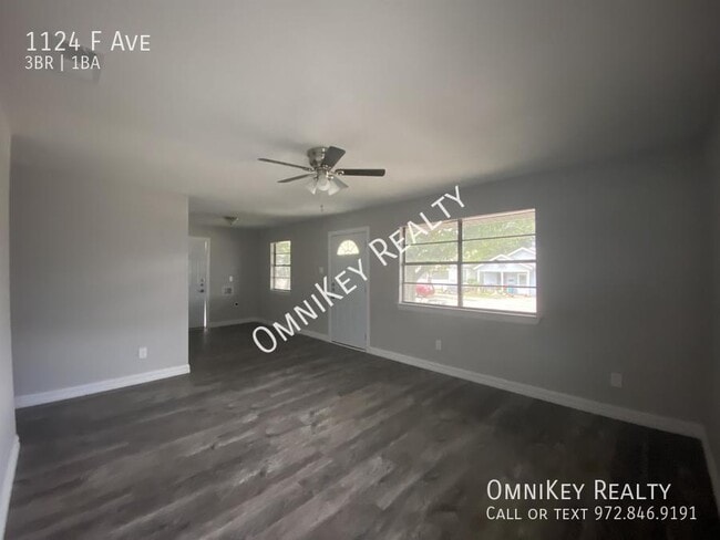 Building Photo - 1124 F Avenue