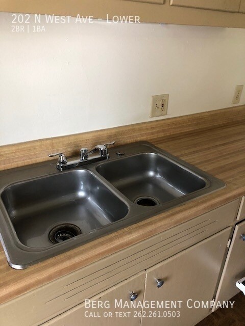 Building Photo - Two Bedroom One Bath Lower Duplex