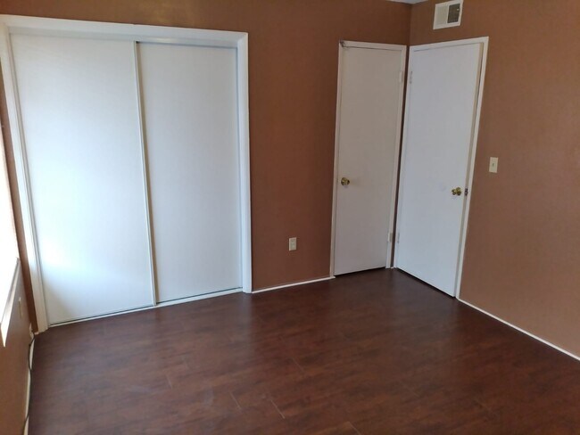 Building Photo - 4301 Isla Verde St