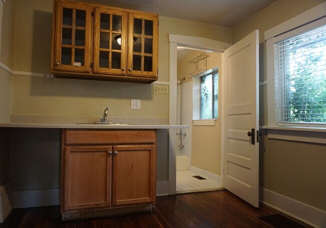 Foto del edificio - Bungalow/Office 2 Bedroom 2 Bath
