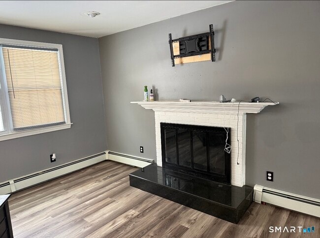 Building Photo - 143 Maple Ave