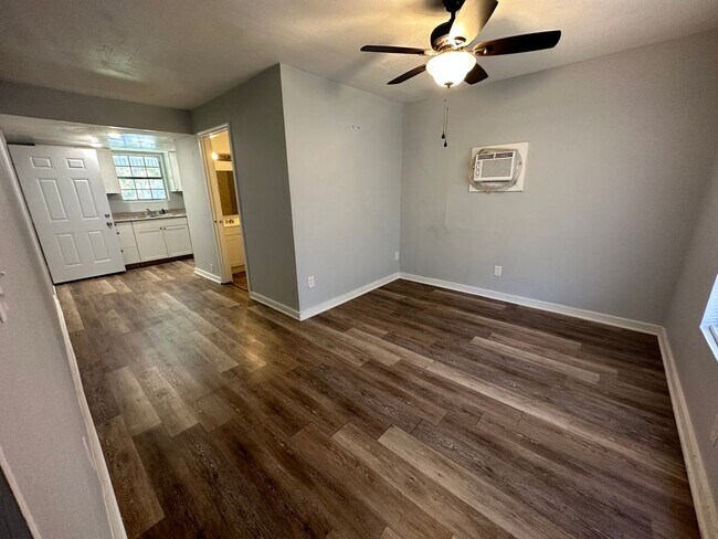 Foto del edificio - Beautiful 2 Bedroom Apartment