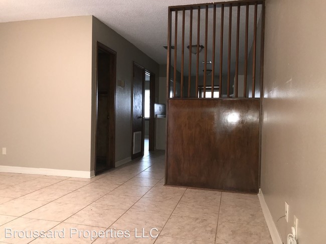 Building Photo - 1 br, 1 bath Apartment - 117 Bayou Street