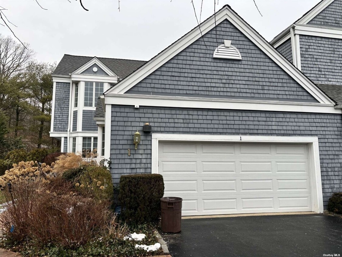 Primary Photo - 1 Southdown Ct