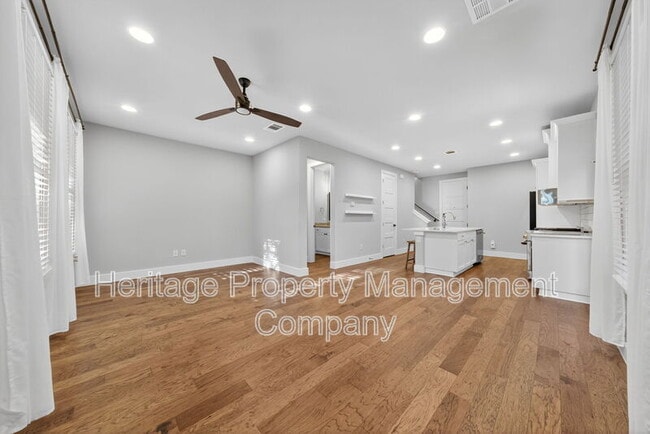 Building Photo - 311 E Evergreen St