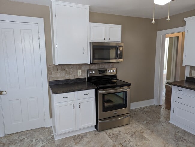 Building Photo - 837 W Stephenson St