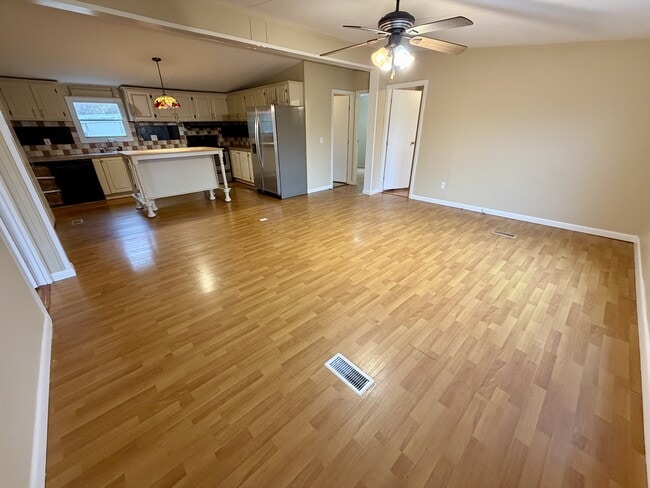 Foto del edificio - 54 Windy Hill Rd