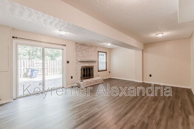 Foto del edificio - 8239 Dr Craik Ct