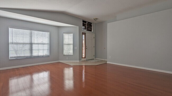 Building Photo - Available Immediately!