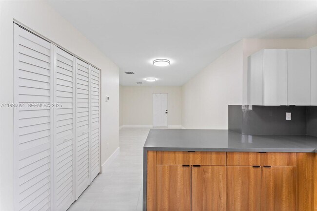 Foto del edificio - 1181 NW 66th St