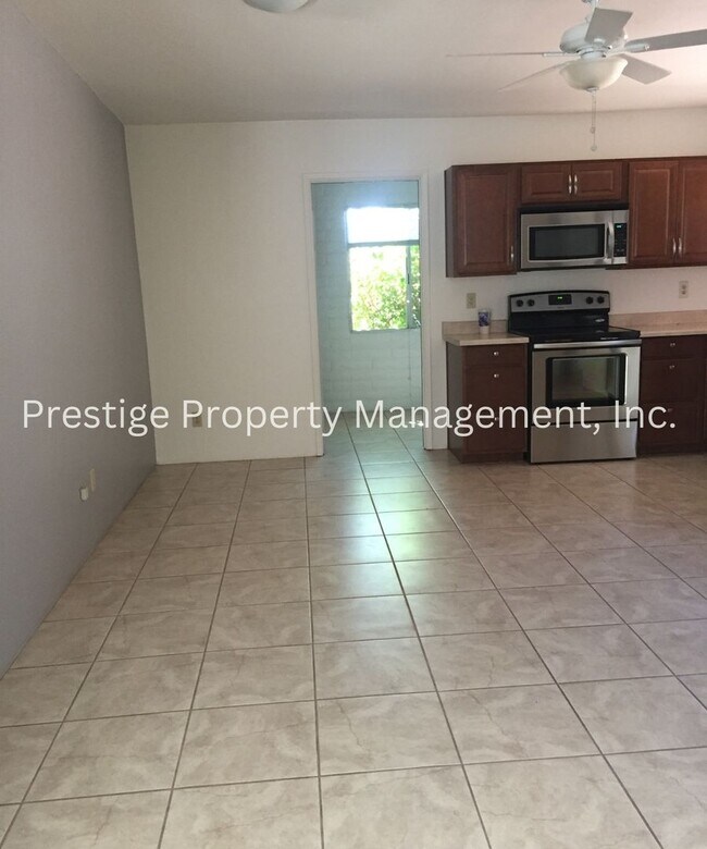 Building Photo - 3bd/2ba home tucked away in Northwest Tucs...