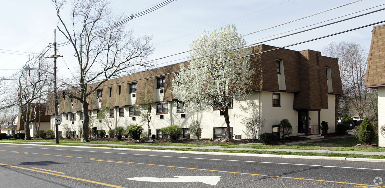 Primary Photo - Buttonwood Village Apartments