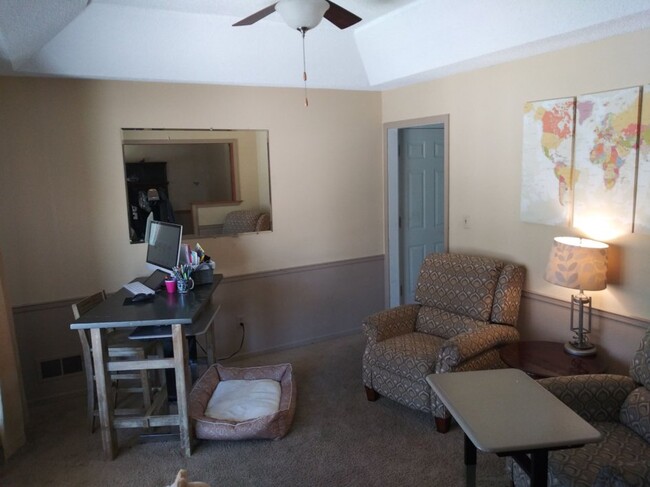 Building Photo - 1017 Johnston Dr