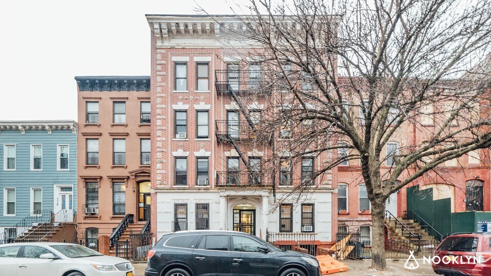 Primary Photo - 988 Bergen St