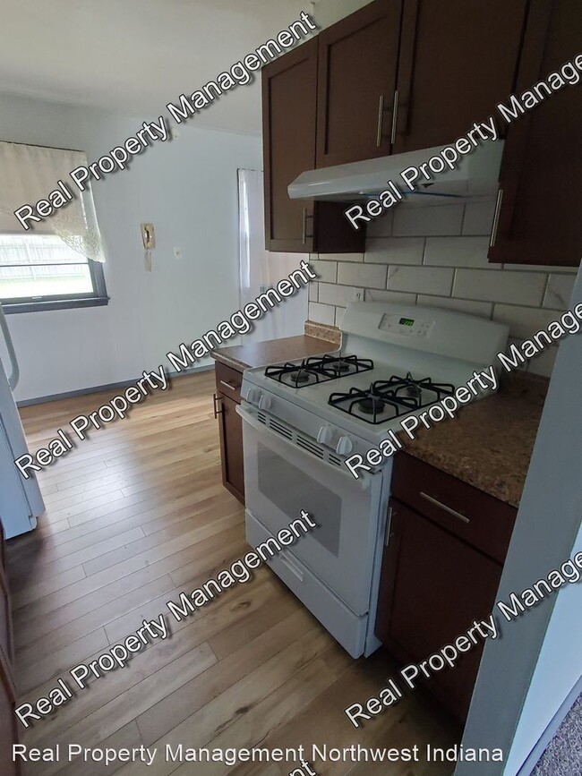 Building Photo - 3 br, 1 bath House - 7408 Montana Ave