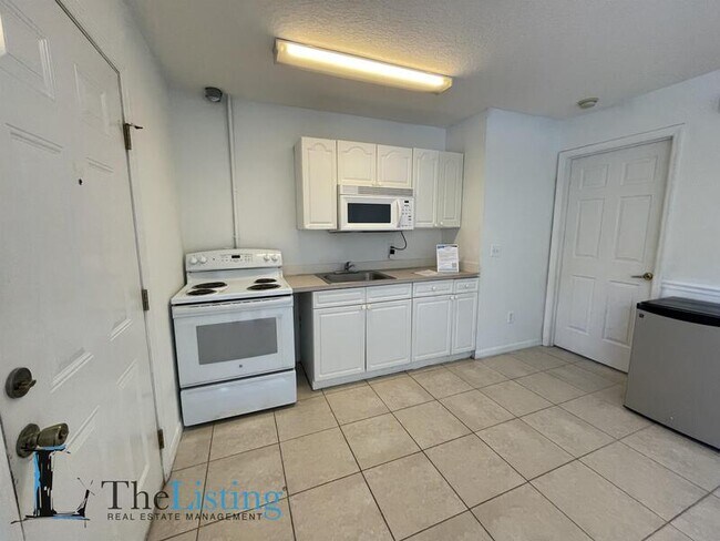 Building Photo - 327 Coconut Palm Way