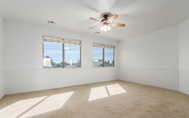 Building Photo - Room for the whole family!