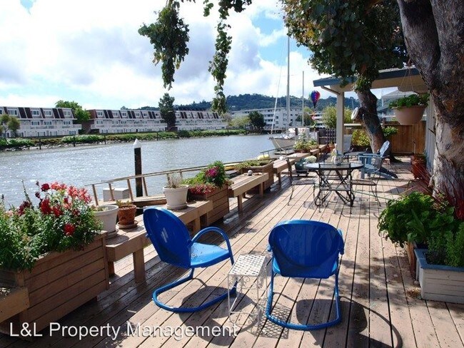 Foto del edificio - 16 Harbor View Ct