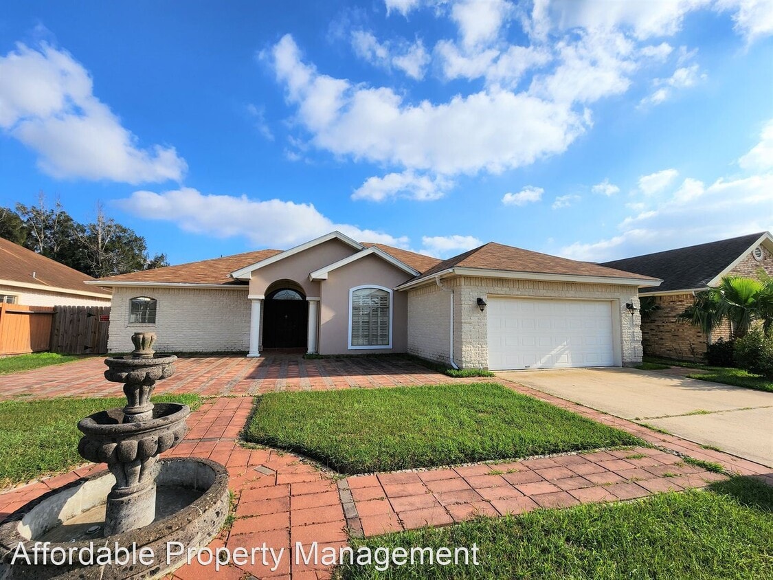 3 br, 2.5 bath House 3318 Champagne Lane House Rental in