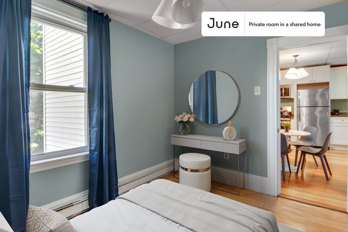 Foto principal - Private bedroom in 4 bed/1 bath Home