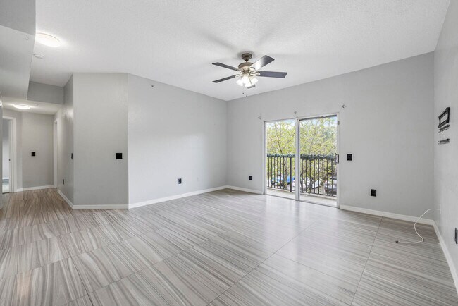 Building Photo - 330 Crestwood Cir