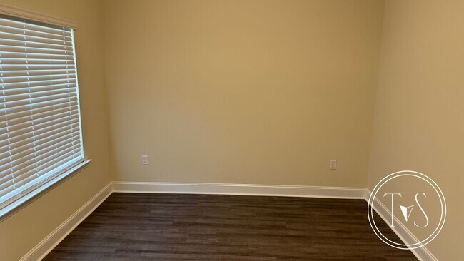 Building Photo - 711 Mill Creek Cir