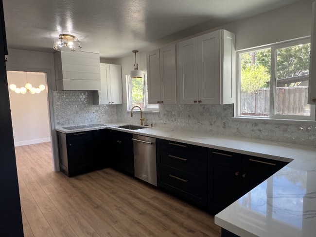 Building Photo - 641 Wintergreen Ln